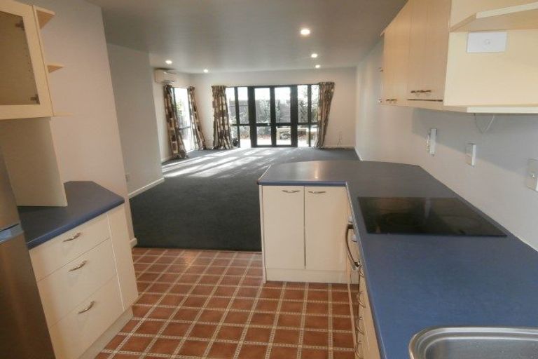 Photo of property in 5/4 Brockworth Place, Riccarton, Christchurch, 8011