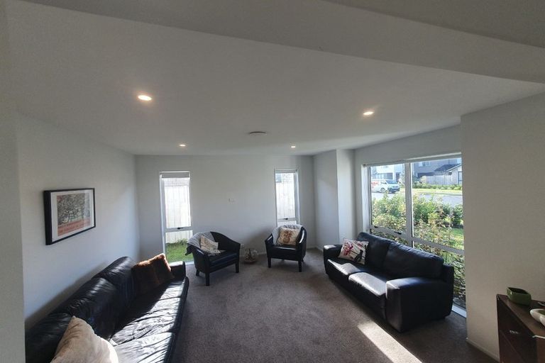 Photo of property in 23 Waituarua Drive, Takanini, 2112