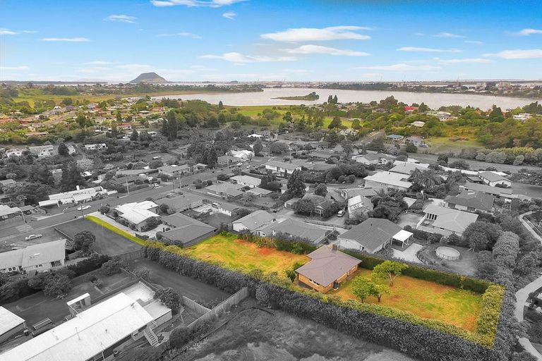 Photo of property in 84 Sutherland Road, Brookfield, Tauranga, 3110