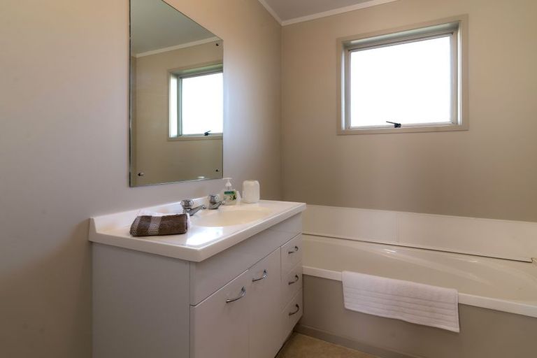 Photo of property in 17 Chaucer Place, Owhata, Rotorua, 3010