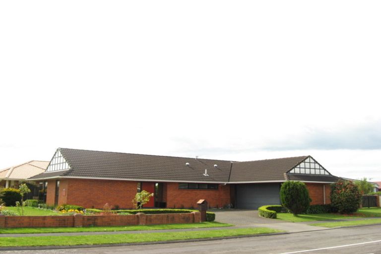 Photo of property in 1 Boulevard Drive, Merrilands, New Plymouth, 4312