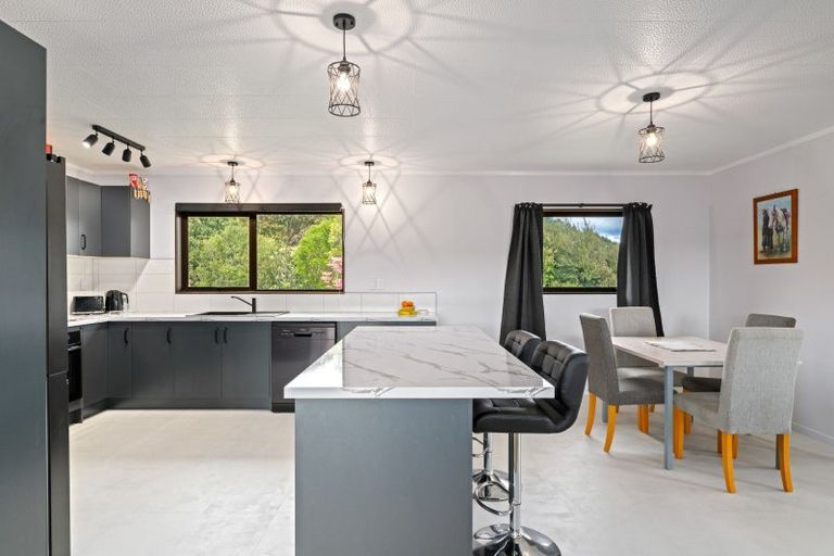 Photo of property in 6 Moana View Road, Waikawa, Picton, 7220