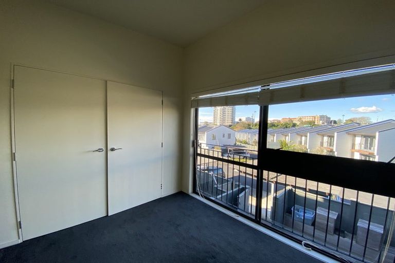 Photo of property in Greenwich Apartments, 16/3 Burton Street, Grafton, Auckland, 1010