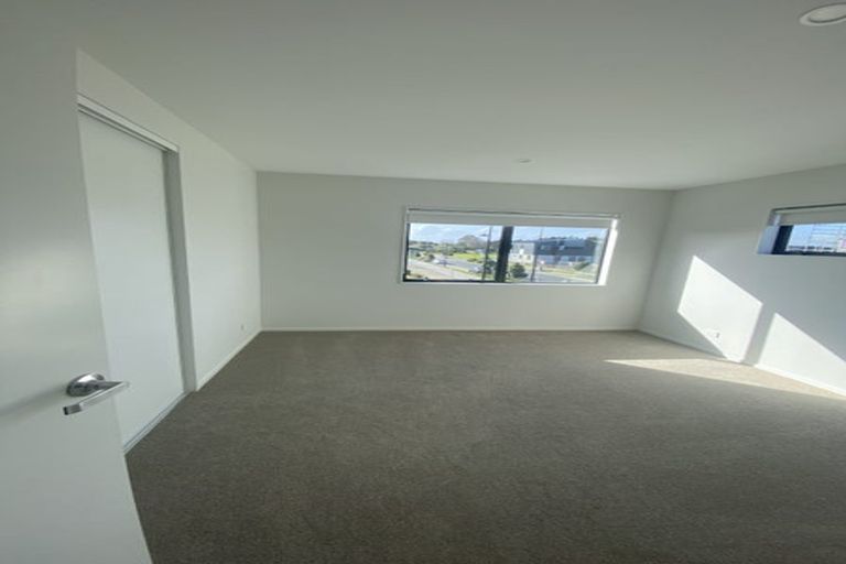 Photo of property in 2 Port Way, Rosehill, Papakura, 2113