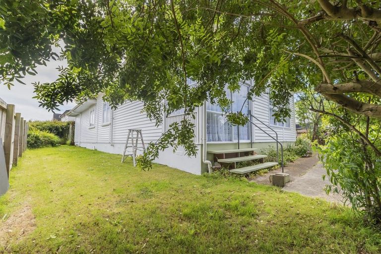 Photo of property in 18 Lane Road, Weymouth, Auckland, 2103