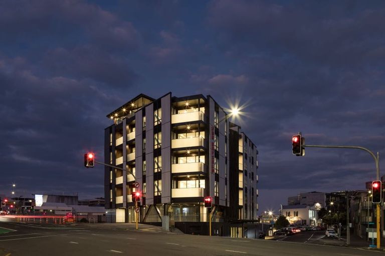 Photo of property in 86f Kervil Avenue, Te Atatu Peninsula, Auckland, 0610