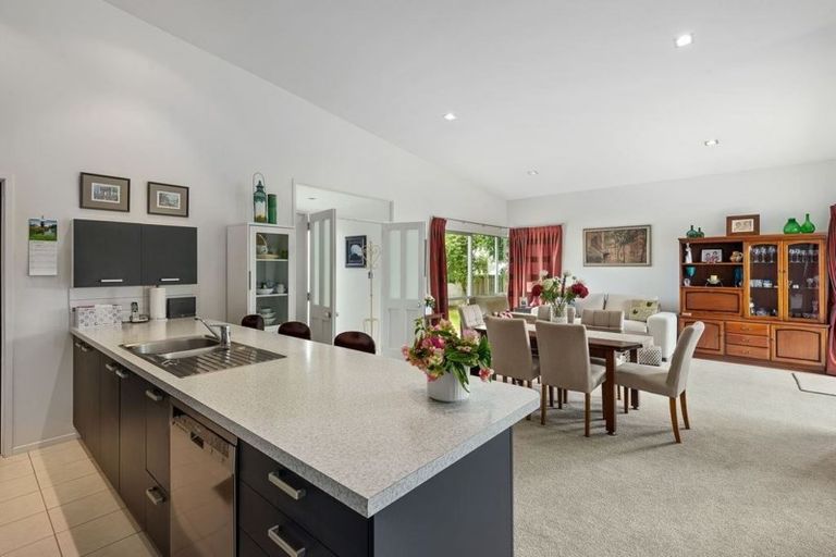 Photo of property in 4 Resolution Place, One Tree Point, 0118