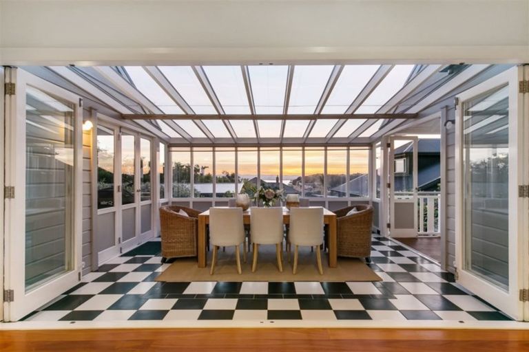 Photo of property in 2 Brassey Road, Birkenhead, Auckland, 0626