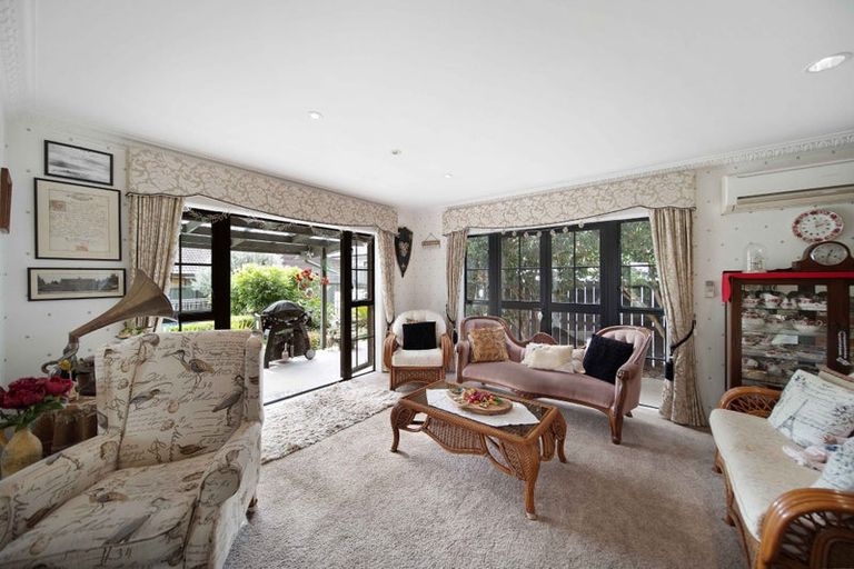 Photo of property in 16 Len Garlick Place, Pahurehure, Papakura, 2113