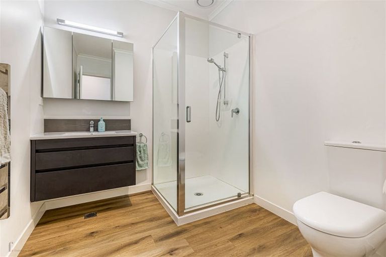 Photo of property in 2/3 Genevieve Lane, Hobsonville, Auckland, 0616