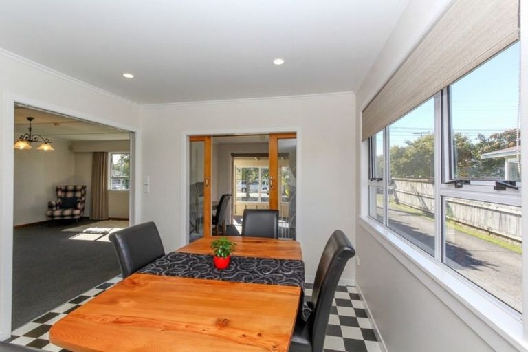 Photo of property in 11 Truby King Street, Merrilands, New Plymouth, 4312