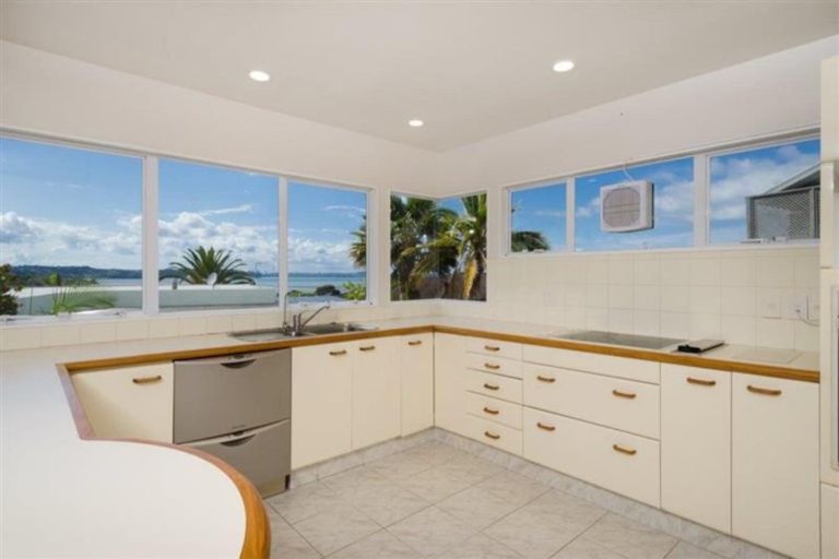 Photo of property in 25 Marguerita Place, West Harbour, Auckland, 0618