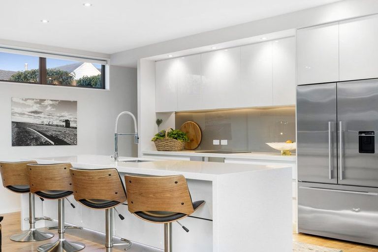 Photo of property in 10 Garreg Road, Fendalton, Christchurch, 8052