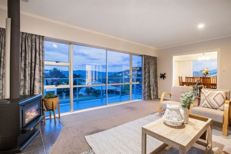 Photo of property in 116 Kahu Road, Paremata, Porirua, 5024