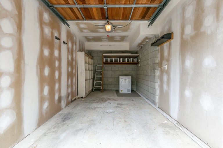 Photo of property in 2/39 Onslow Road, Khandallah, Wellington, 6035