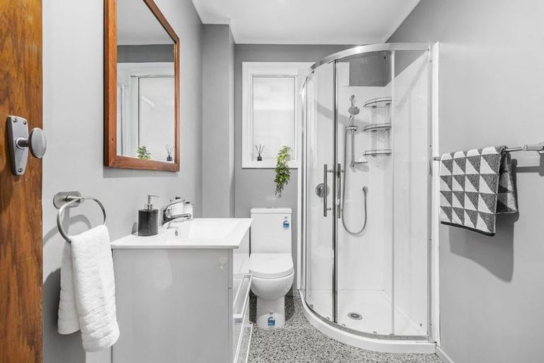 Photo of property in 2/246 Main Road, Tawa, Wellington, 5028