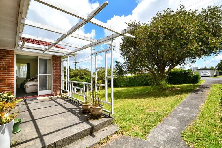 Photo of property in 50 Savoy Road, Glen Eden, Auckland, 0602