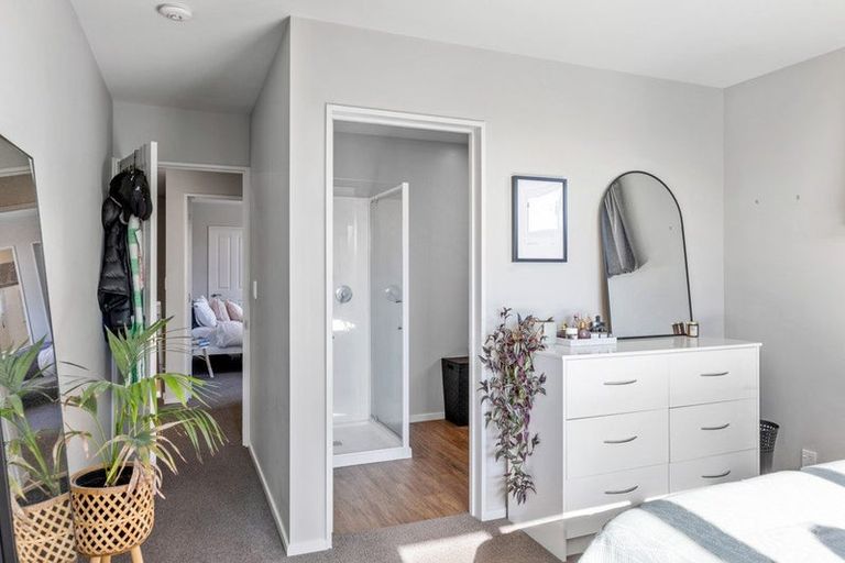 Photo of property in 1/422 Barbadoes Street, Edgeware, Christchurch, 8013