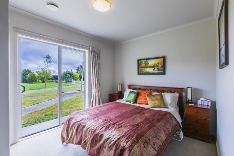 Photo of property in 33 Jg Wilson Drive, Waipukurau, 4281