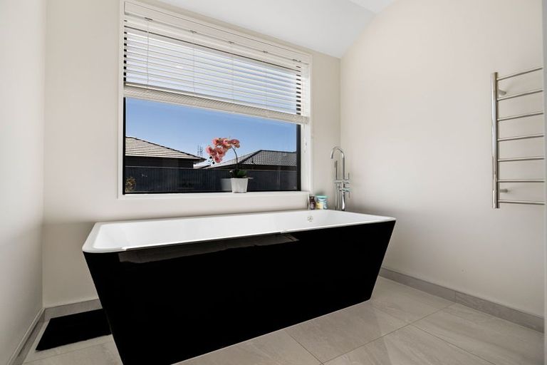 Photo of property in 5 Feather Place, Rolleston, 7615