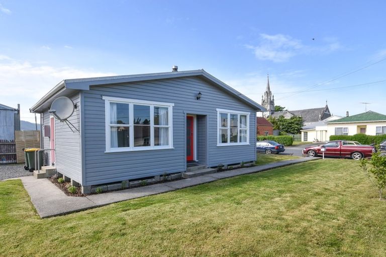 Photo of property in 6 Edward Street, Milton, 9220