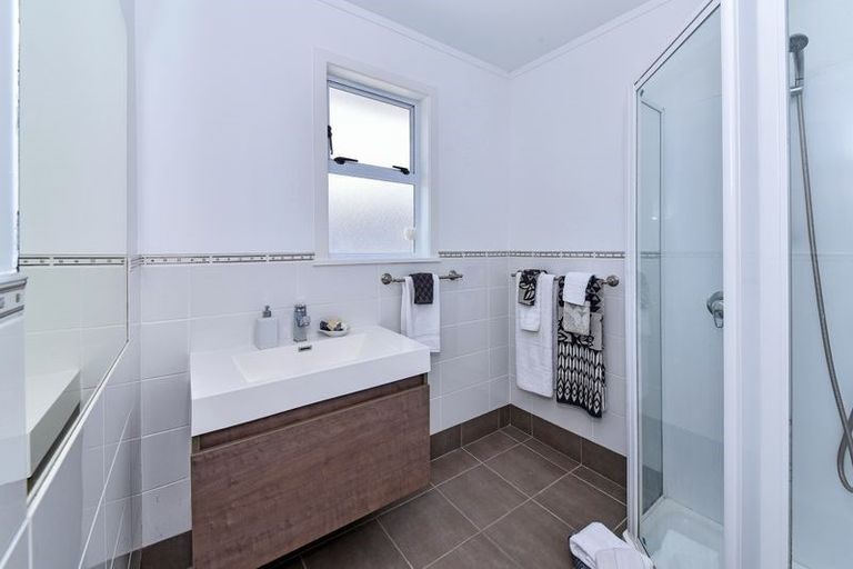 Photo of property in 37 Churchill Avenue, Manurewa, Auckland, 2102