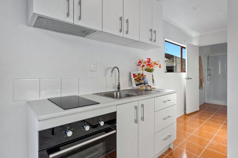 Photo of property in 7 Pureora Place, Clendon Park, Auckland, 2103