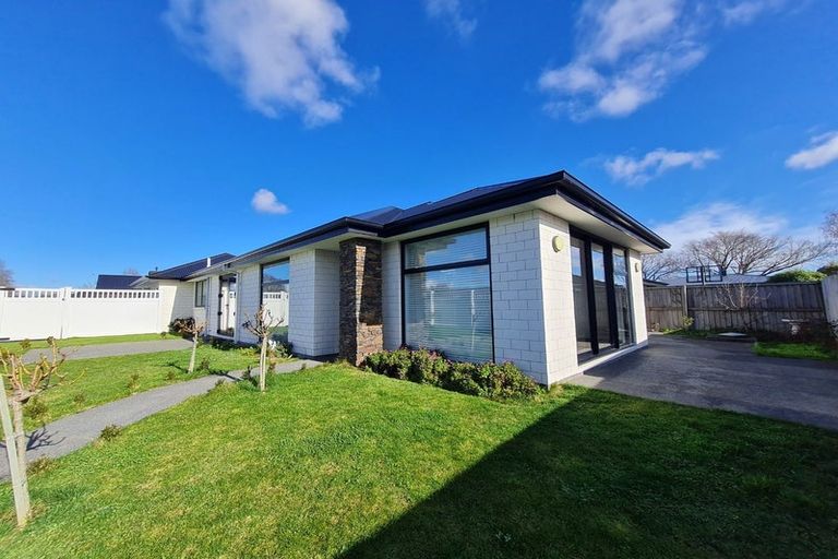 Photo of property in 88 Sarabande Avenue, Redwood, Christchurch, 8051