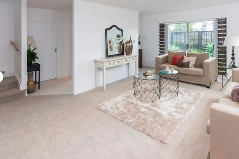 Photo of property in 1/58 Hattaway Avenue, Bucklands Beach, Auckland, 2012