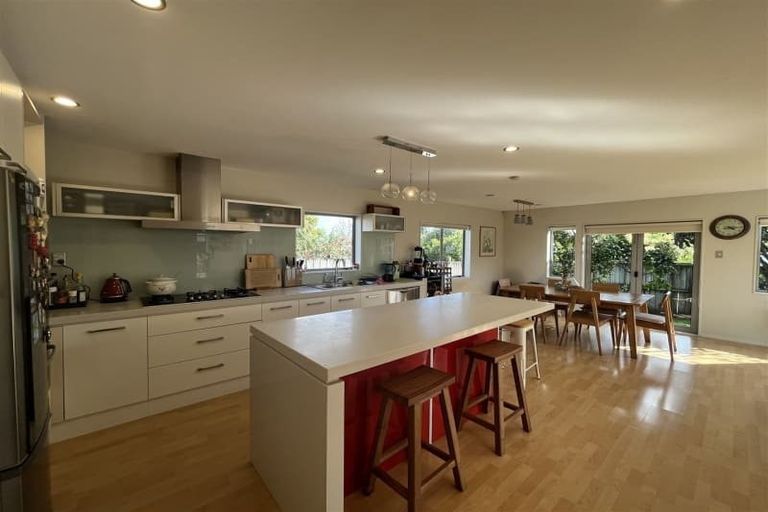 Photo of property in 33 Titoki Street, Te Atatu Peninsula, Auckland, 0610