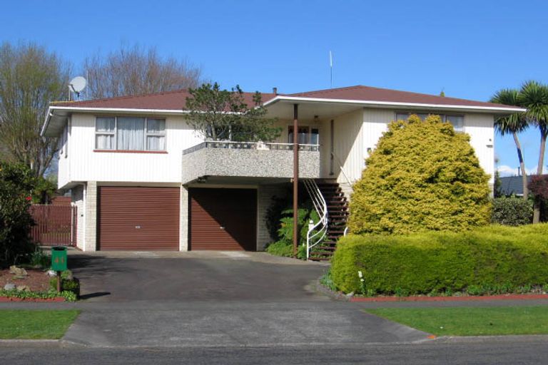Photo of property in 41 Wikiriwhi Crescent, Awapuni, Palmerston North, 4412