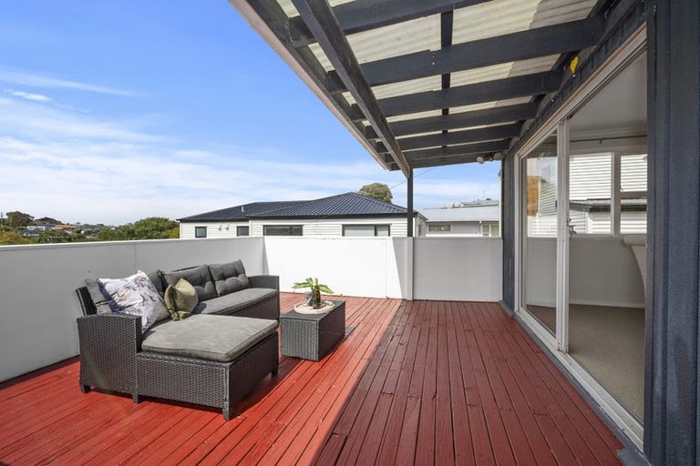 Photo of property in 1/52 Beulah Avenue, Rothesay Bay, Auckland, 0630