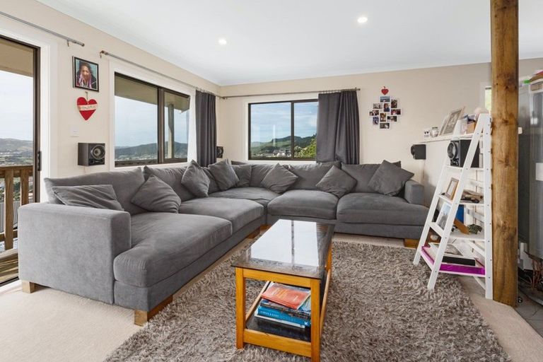 Photo of property in 14 Chastudon Place, Tawa, Wellington, 5028