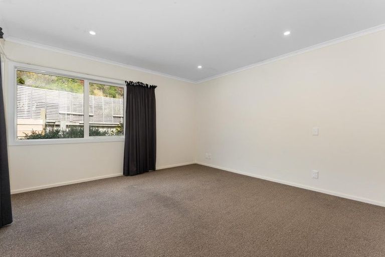 Photo of property in 15 Resolution Drive, Whitby, Porirua, 5024