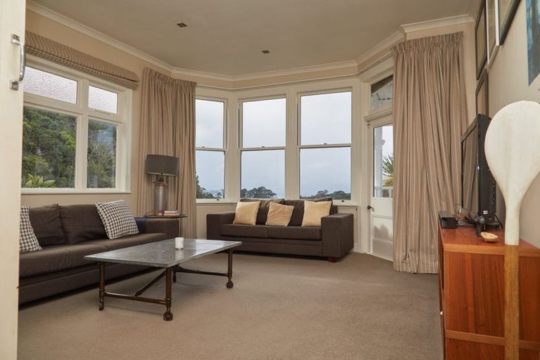 Photo of property in 53 Garden Road, Northland, Wellington, 6012