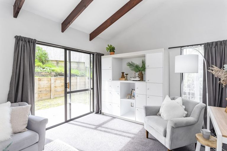 Photo of property in 1 Te Uruhi Grove, Paraparaumu, 5032