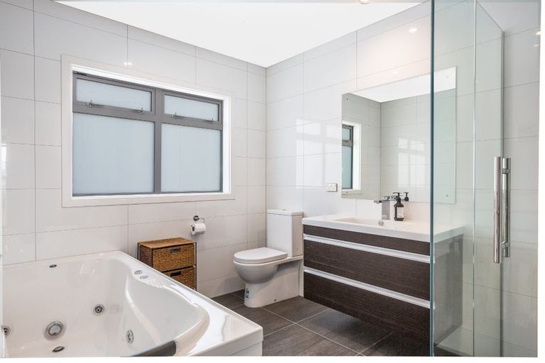 Photo of property in 13 Canary Way, Whitby, Porirua, 5024