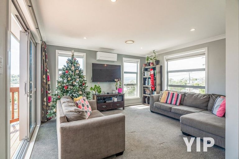 Photo of property in 110 Glanmire Road, Newlands, Wellington, 6037