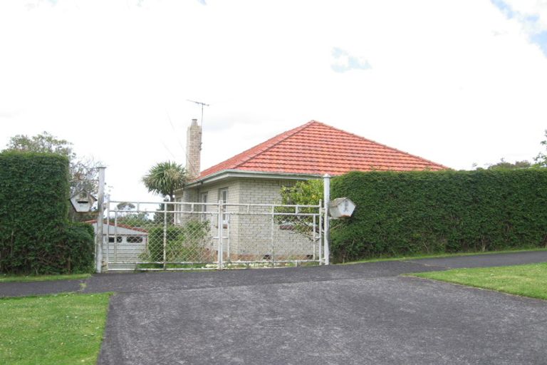 Photo of property in 17 Peverill Crescent, Papatoetoe, Auckland, 2025