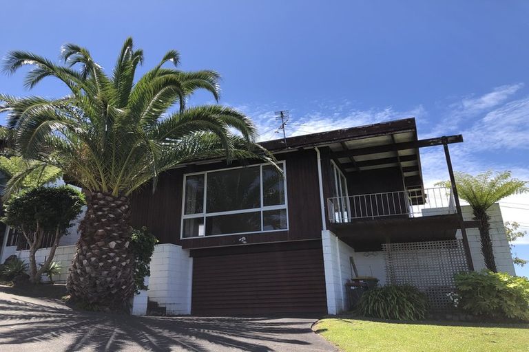 Photo of property in 1/11 Parr Terrace, Castor Bay, Auckland, 0620