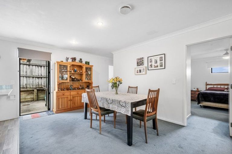 Photo of property in 21 View Ridge Drive, Ranui, Auckland, 0612