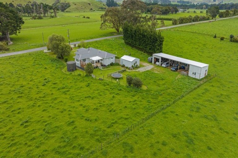 Photo of property in 1078 Kakariki Road, Eketahuna, 4995