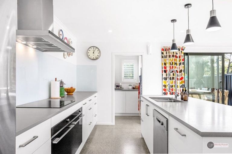 Photo of property in 5 Buddle Road, Wallaceville, Upper Hutt, 5018