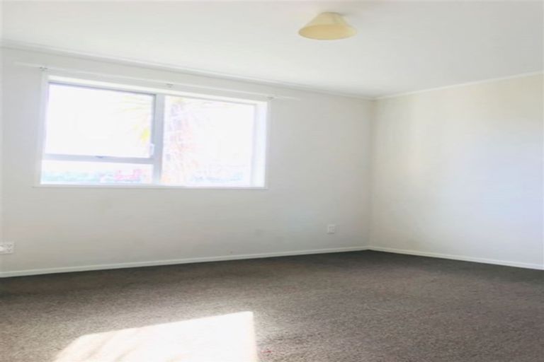 Photo of property in 17 Bodi Place, Te Atatu South, Auckland, 0610
