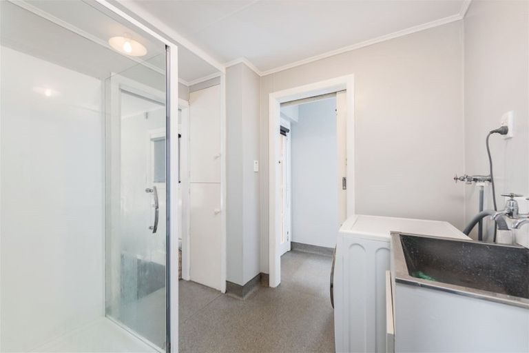 Photo of property in 39 Titirangi Road, New Lynn, Auckland, 0600