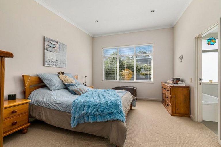 Photo of property in 26 Parkside Drive, Orewa, 0931