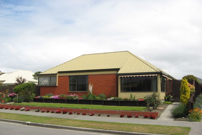 Photo of property in 1/6 Gatonby Place, Avonhead, Christchurch, 8042