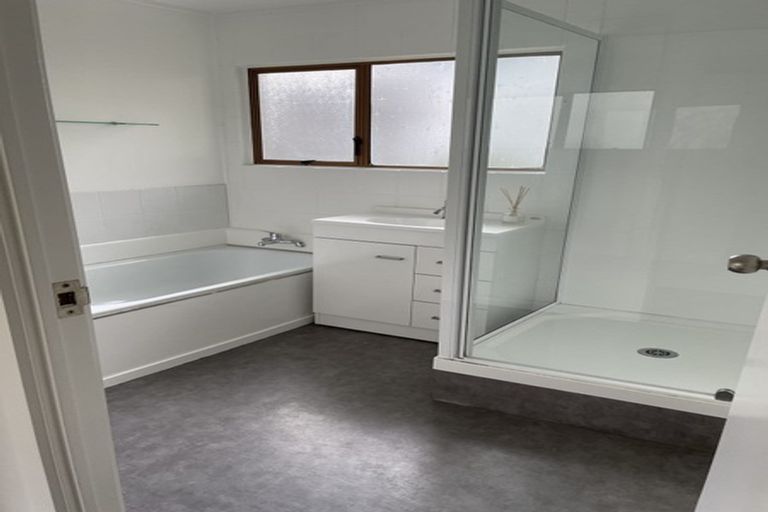 Photo of property in 1/43 Seaton Road, Murrays Bay, Auckland, 0630