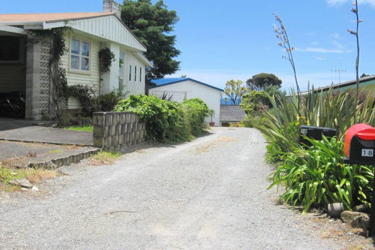 Photo of property in 18 Heretaunga Crescent, Cable Bay, 0420