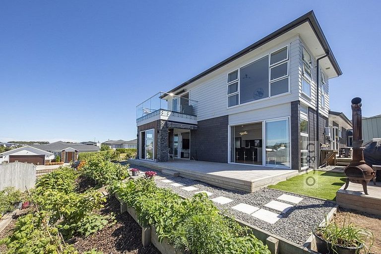 Photo of property in 2 Tauwaka Crescent, Riverhead, 0820